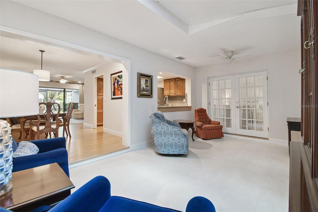 Active With Contract: $395,000 (2 beds, 2 baths, 1320 Square Feet)