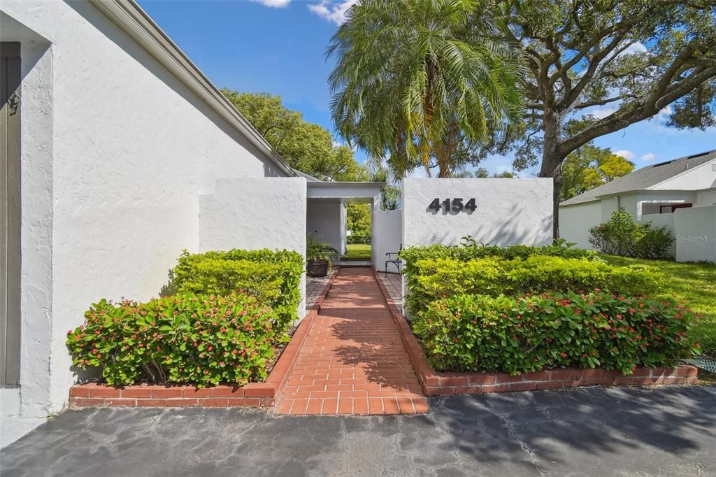 Active With Contract: $395,000 (2 beds, 2 baths, 1320 Square Feet)