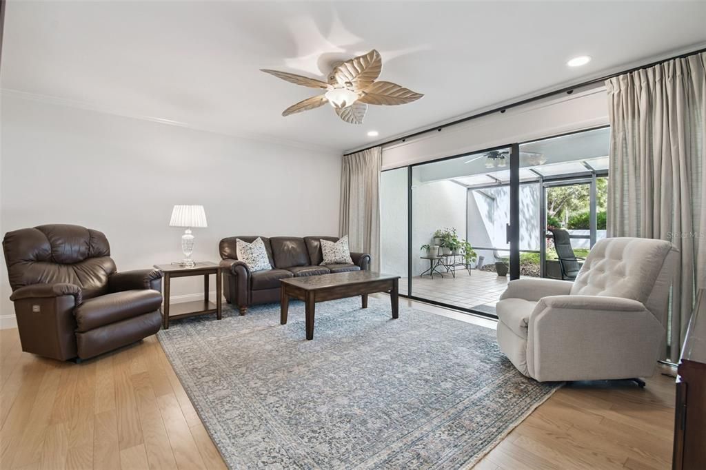 Active With Contract: $395,000 (2 beds, 2 baths, 1320 Square Feet)