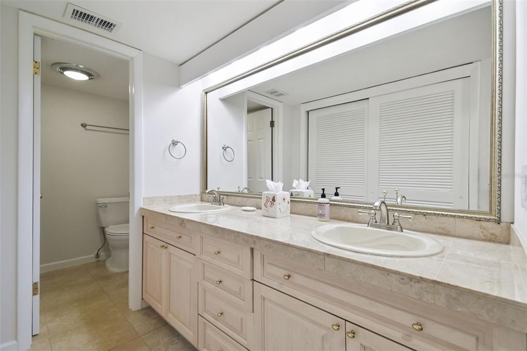 Active With Contract: $395,000 (2 beds, 2 baths, 1320 Square Feet)