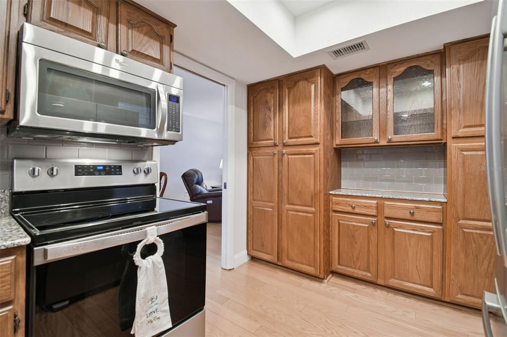 Active With Contract: $395,000 (2 beds, 2 baths, 1320 Square Feet)