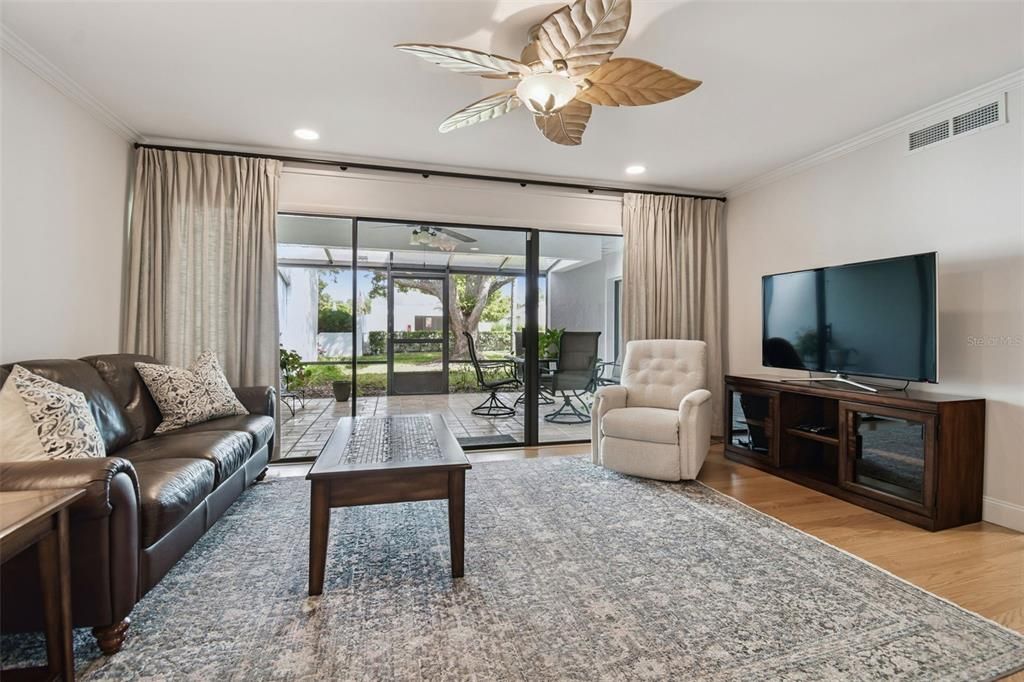 Active With Contract: $395,000 (2 beds, 2 baths, 1320 Square Feet)