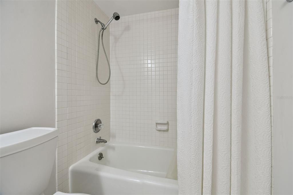 Active With Contract: $395,000 (2 beds, 2 baths, 1320 Square Feet)