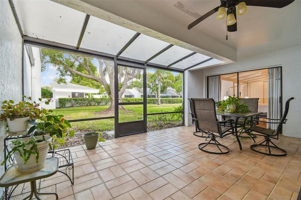 Active With Contract: $395,000 (2 beds, 2 baths, 1320 Square Feet)