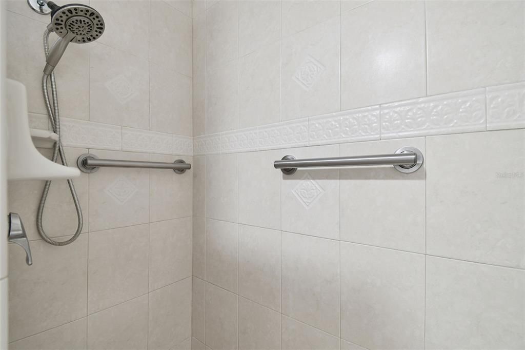 Active With Contract: $395,000 (2 beds, 2 baths, 1320 Square Feet)