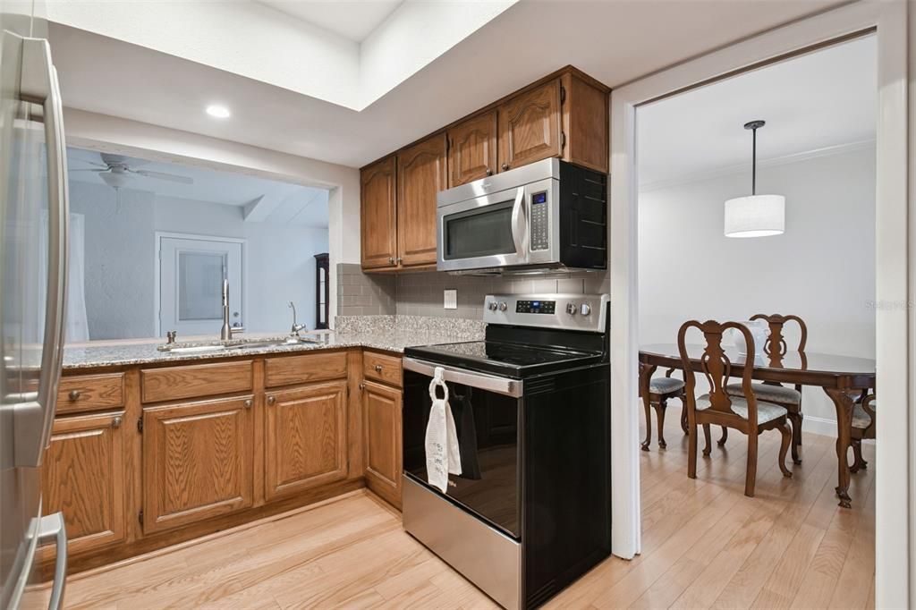 Active With Contract: $395,000 (2 beds, 2 baths, 1320 Square Feet)