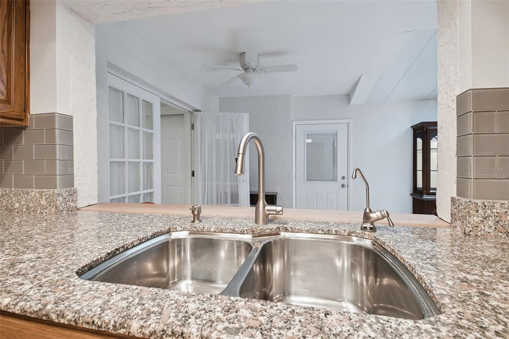 Active With Contract: $395,000 (2 beds, 2 baths, 1320 Square Feet)