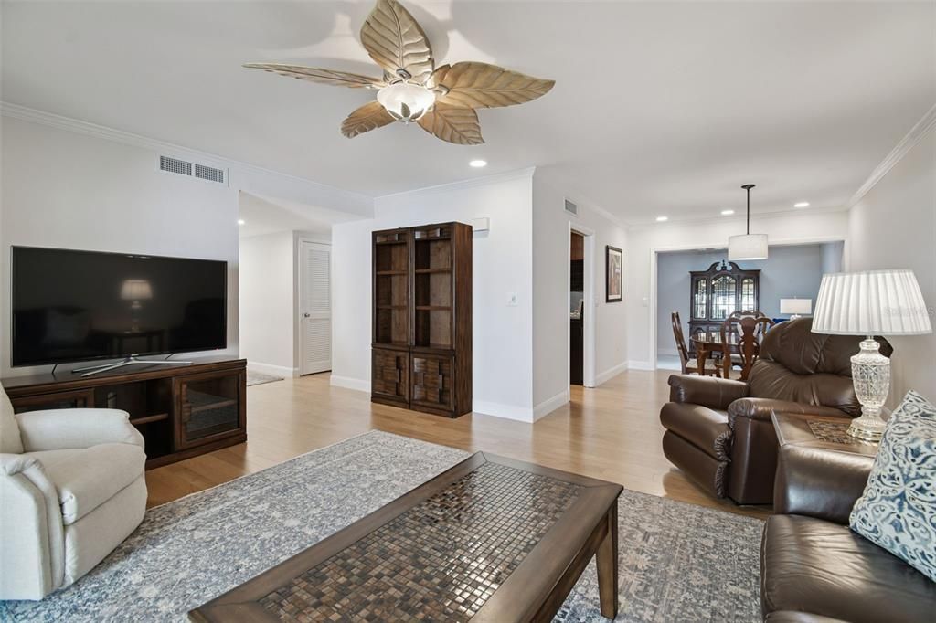 Active With Contract: $395,000 (2 beds, 2 baths, 1320 Square Feet)