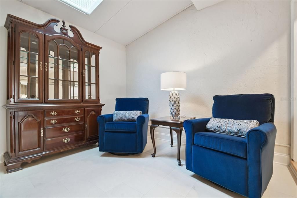 Active With Contract: $395,000 (2 beds, 2 baths, 1320 Square Feet)