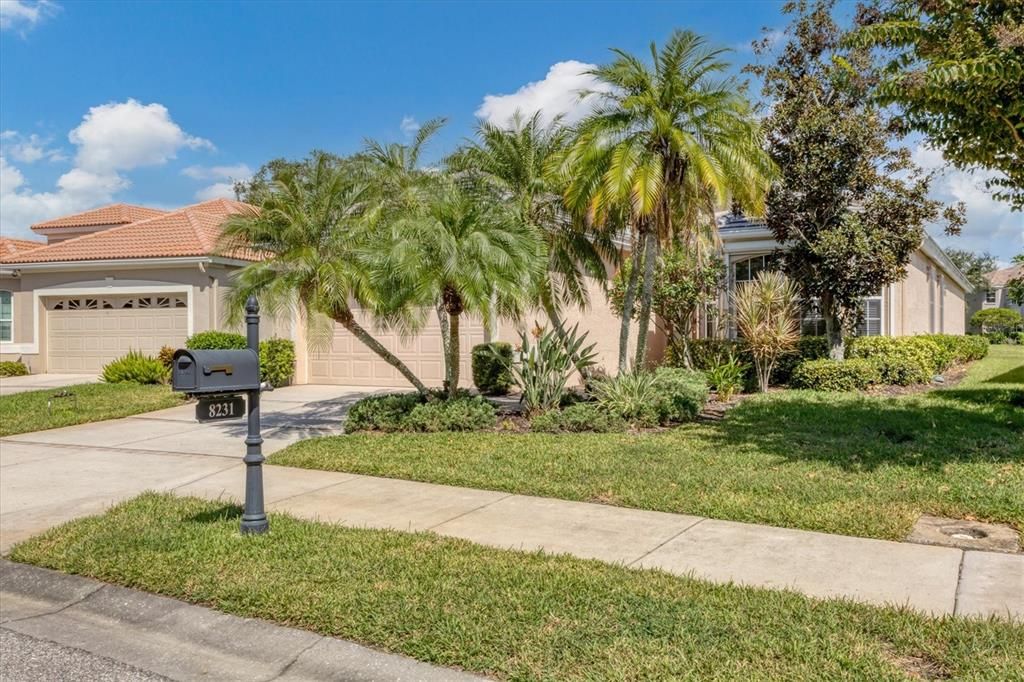 Active With Contract: $635,000 (3 beds, 2 baths, 2359 Square Feet)