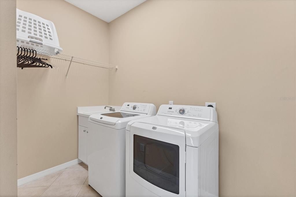 Active With Contract: $635,000 (3 beds, 2 baths, 2359 Square Feet)