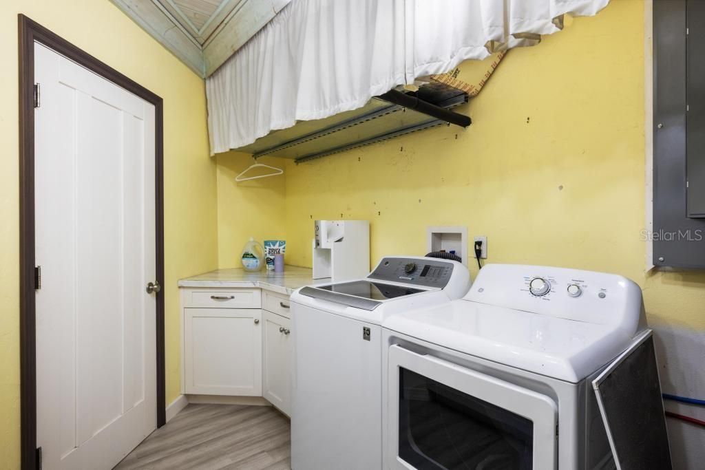 For Sale: $1,200,000 (3 beds, 3 baths, 2403 Square Feet)