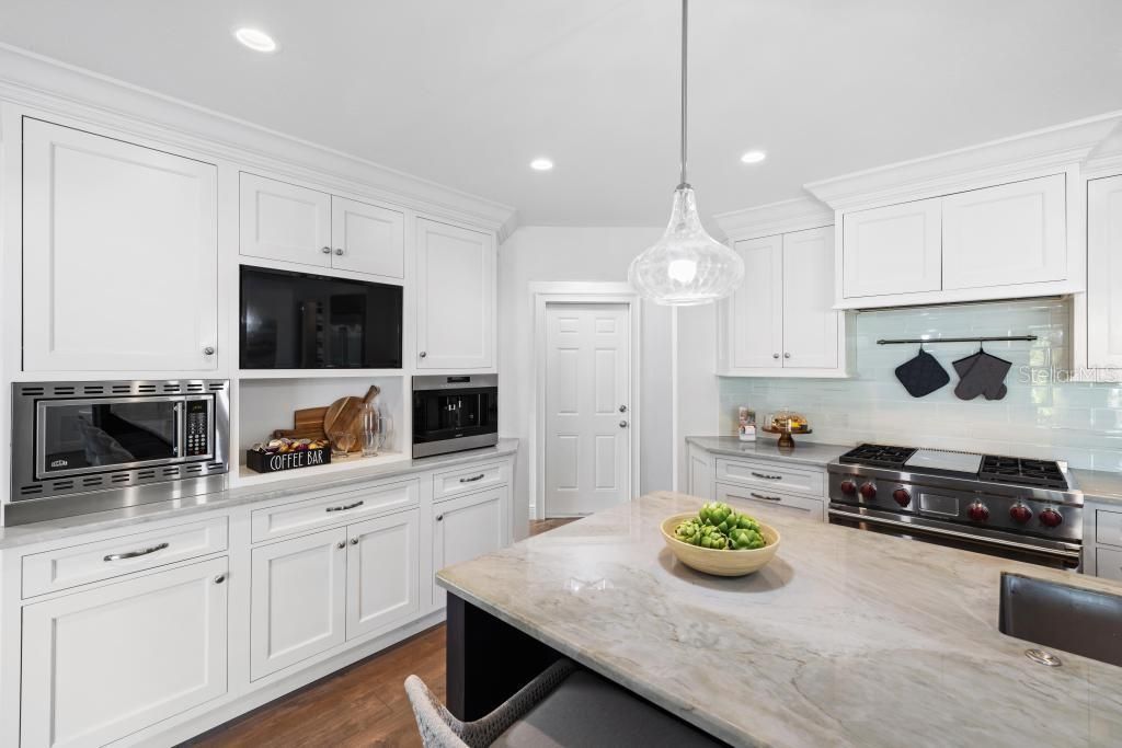 For Sale: $1,200,000 (3 beds, 3 baths, 2403 Square Feet)