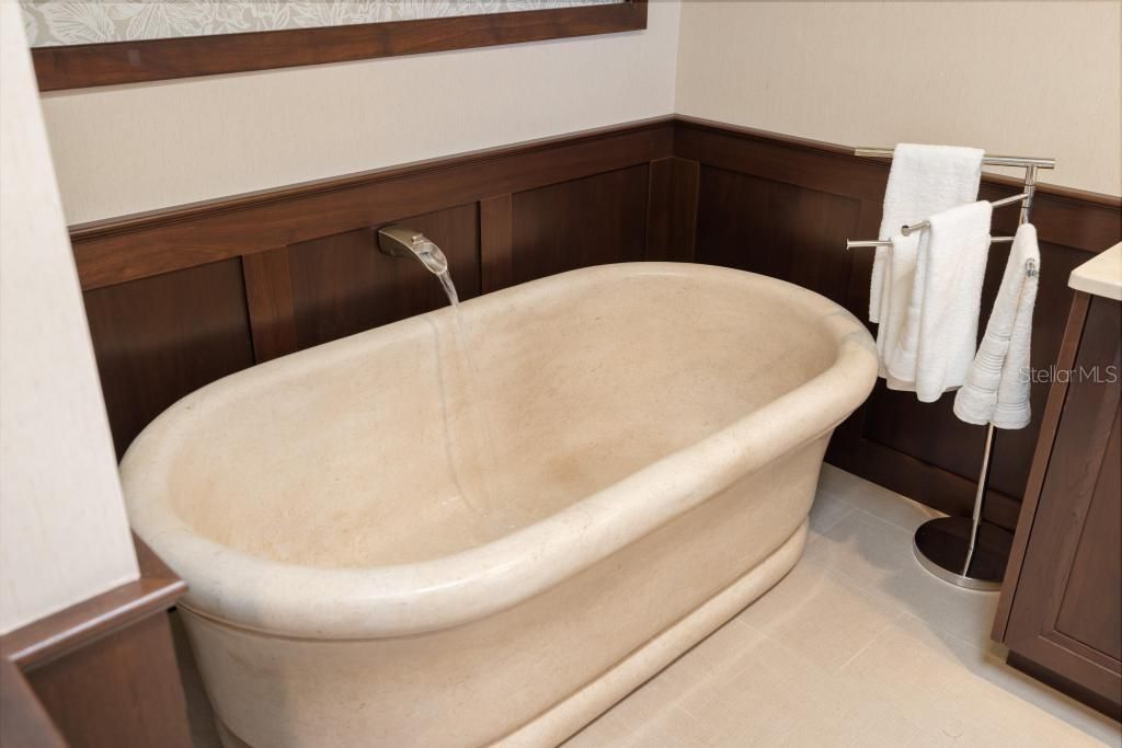 For Sale: $1,200,000 (3 beds, 3 baths, 2403 Square Feet)