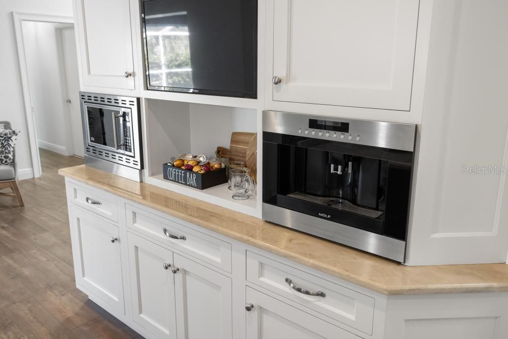 For Sale: $1,200,000 (3 beds, 3 baths, 2403 Square Feet)