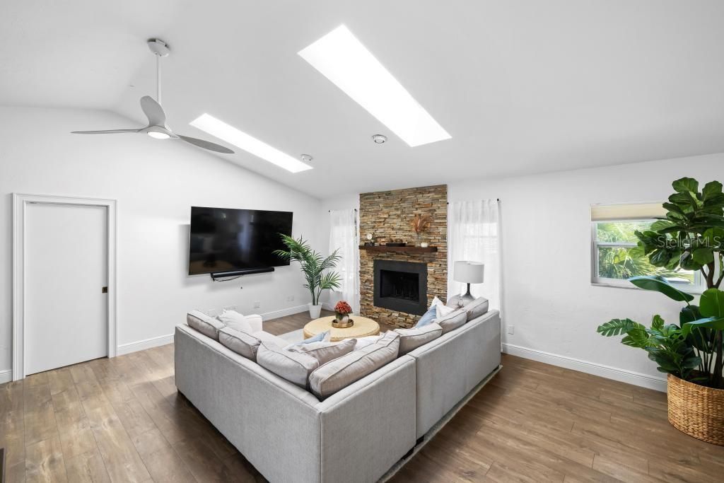 For Sale: $1,200,000 (3 beds, 3 baths, 2403 Square Feet)