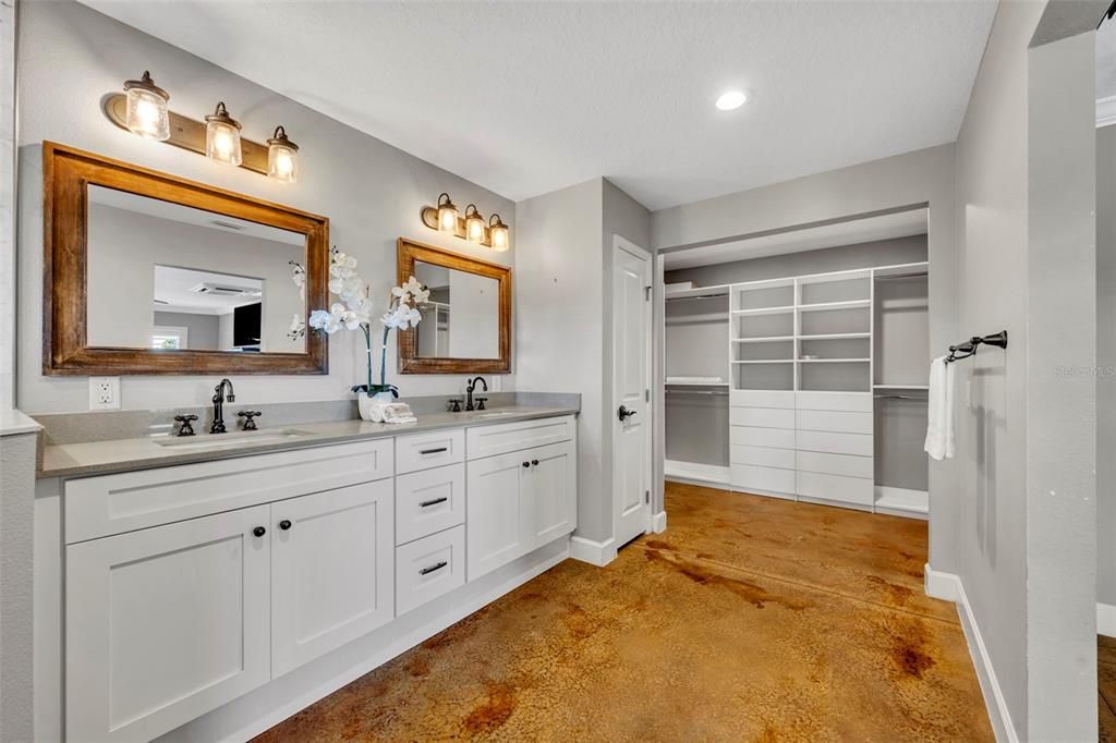 Active With Contract: $2,950,000 (3 beds, 2 baths, 2200 Square Feet)