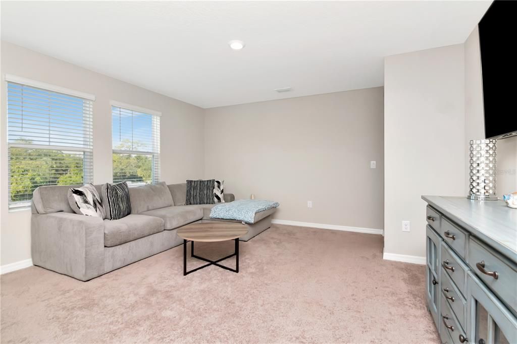 For Sale: $465,000 (5 beds, 3 baths, 2517 Square Feet)