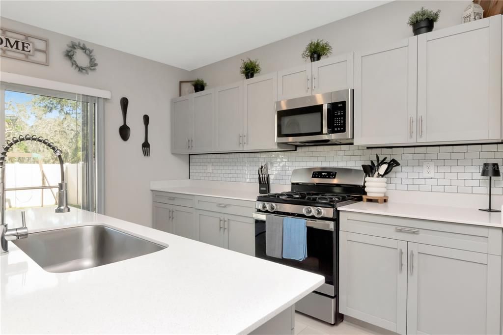 For Sale: $465,000 (5 beds, 3 baths, 2517 Square Feet)