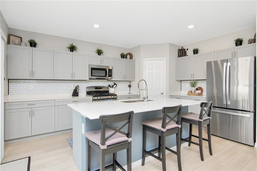 For Sale: $465,000 (5 beds, 3 baths, 2517 Square Feet)