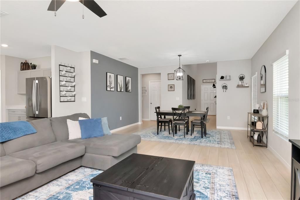 For Sale: $465,000 (5 beds, 3 baths, 2517 Square Feet)