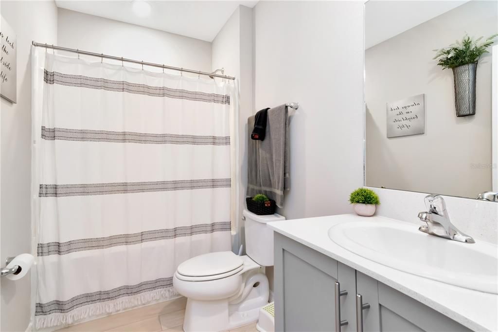 For Sale: $465,000 (5 beds, 3 baths, 2517 Square Feet)