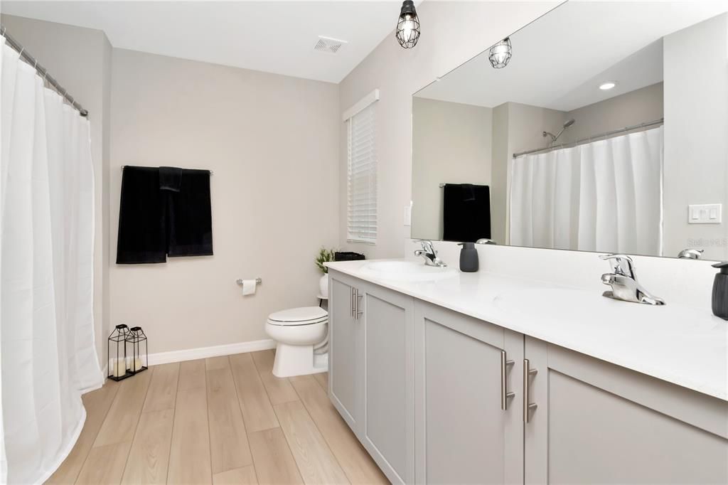 For Sale: $465,000 (5 beds, 3 baths, 2517 Square Feet)