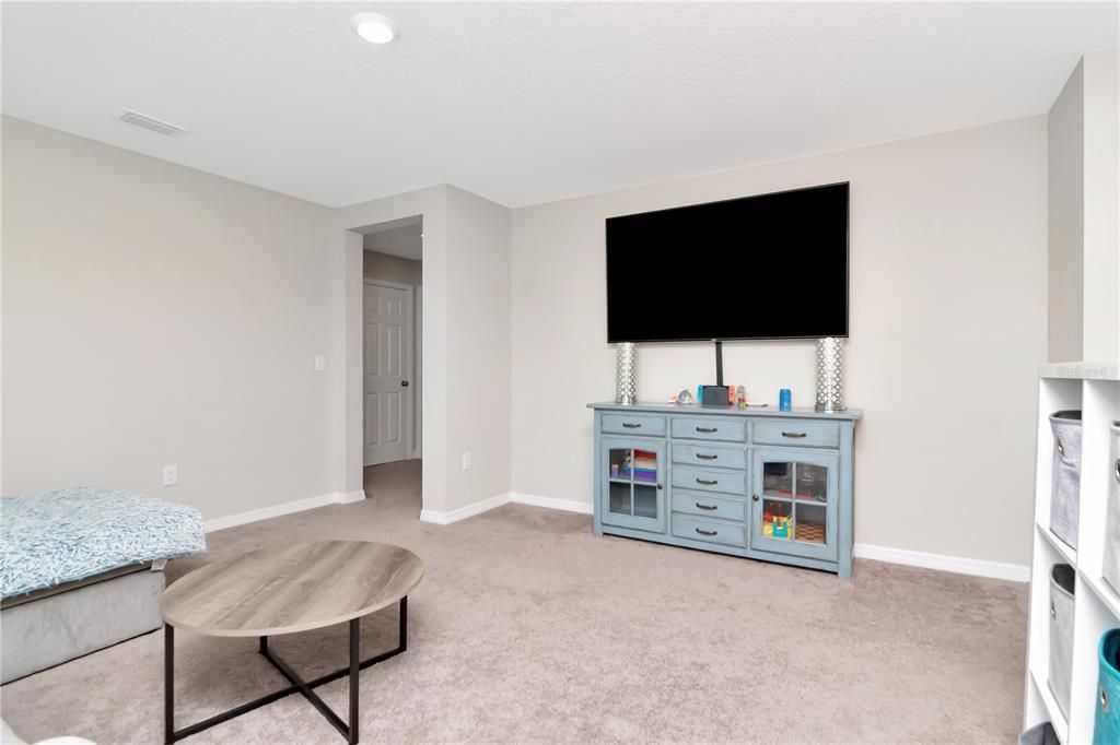 For Sale: $465,000 (5 beds, 3 baths, 2517 Square Feet)