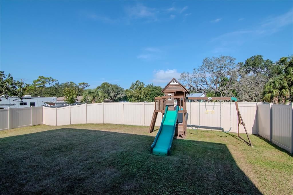 For Sale: $465,000 (5 beds, 3 baths, 2517 Square Feet)