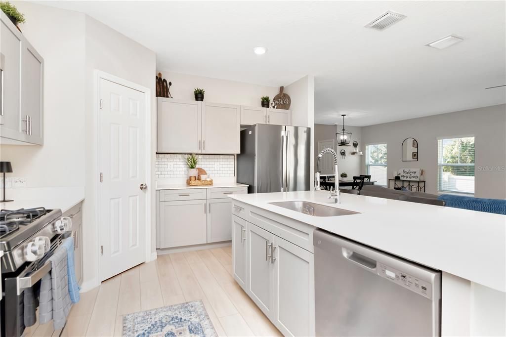 For Sale: $465,000 (5 beds, 3 baths, 2517 Square Feet)