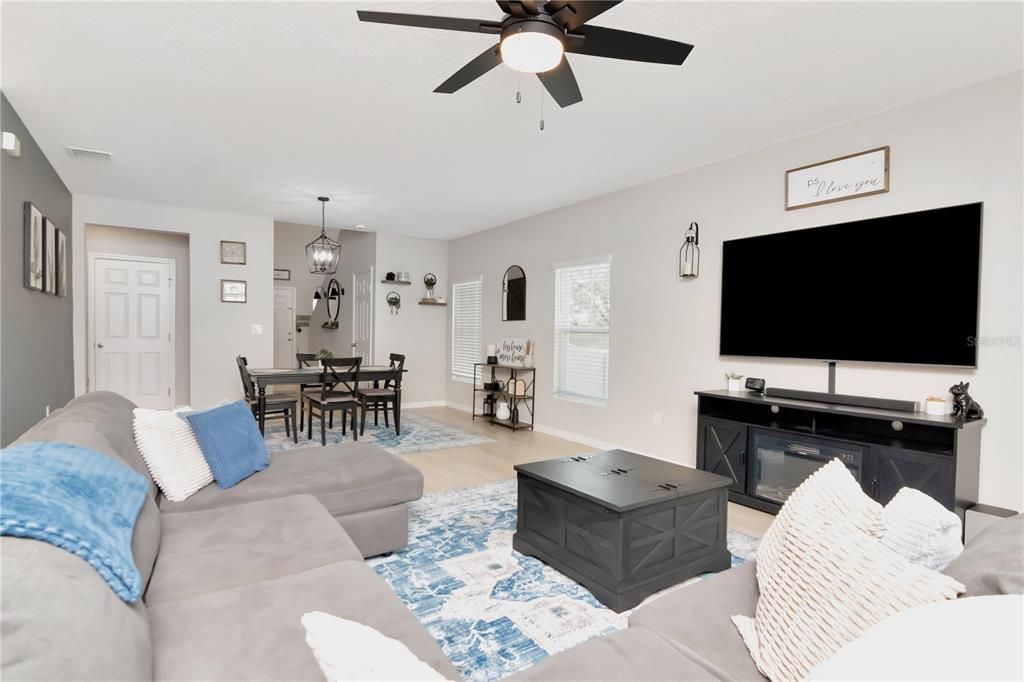 For Sale: $465,000 (5 beds, 3 baths, 2517 Square Feet)