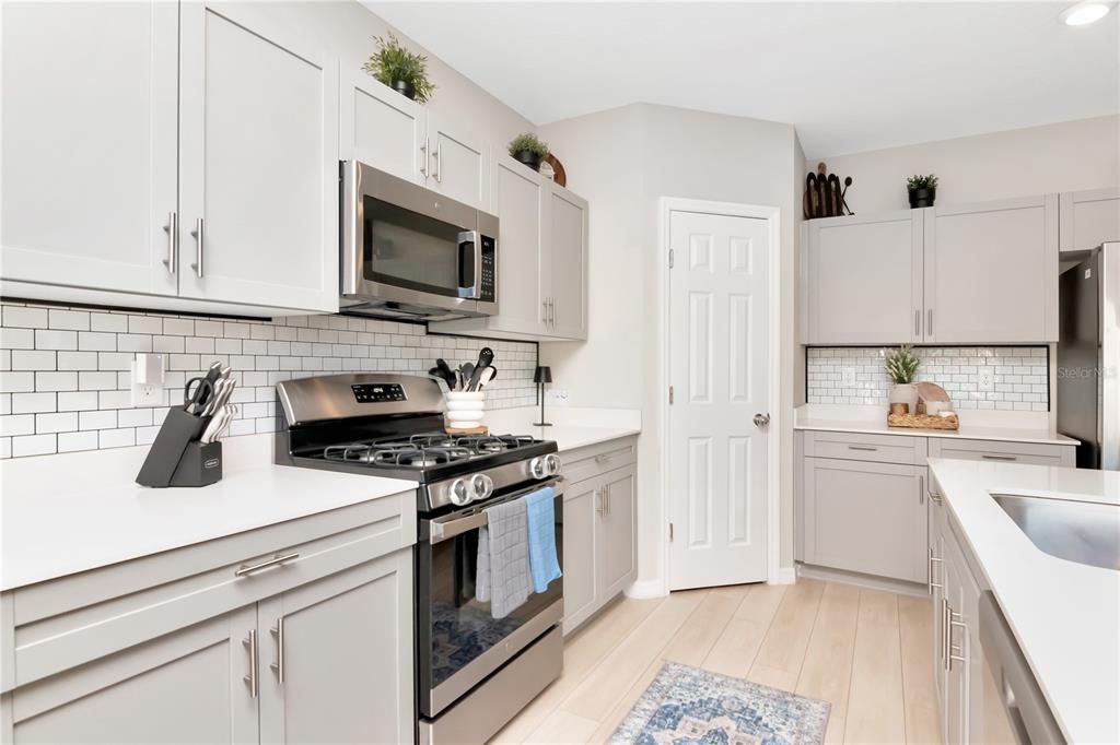 For Sale: $465,000 (5 beds, 3 baths, 2517 Square Feet)