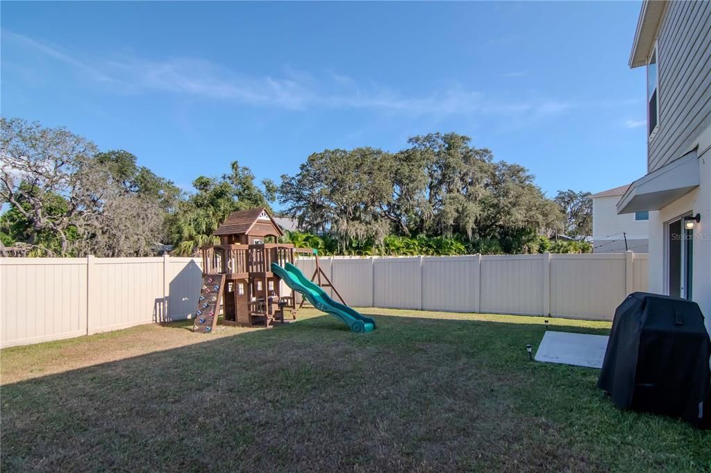 For Sale: $465,000 (5 beds, 3 baths, 2517 Square Feet)