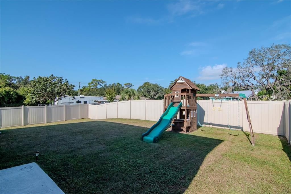 For Sale: $465,000 (5 beds, 3 baths, 2517 Square Feet)