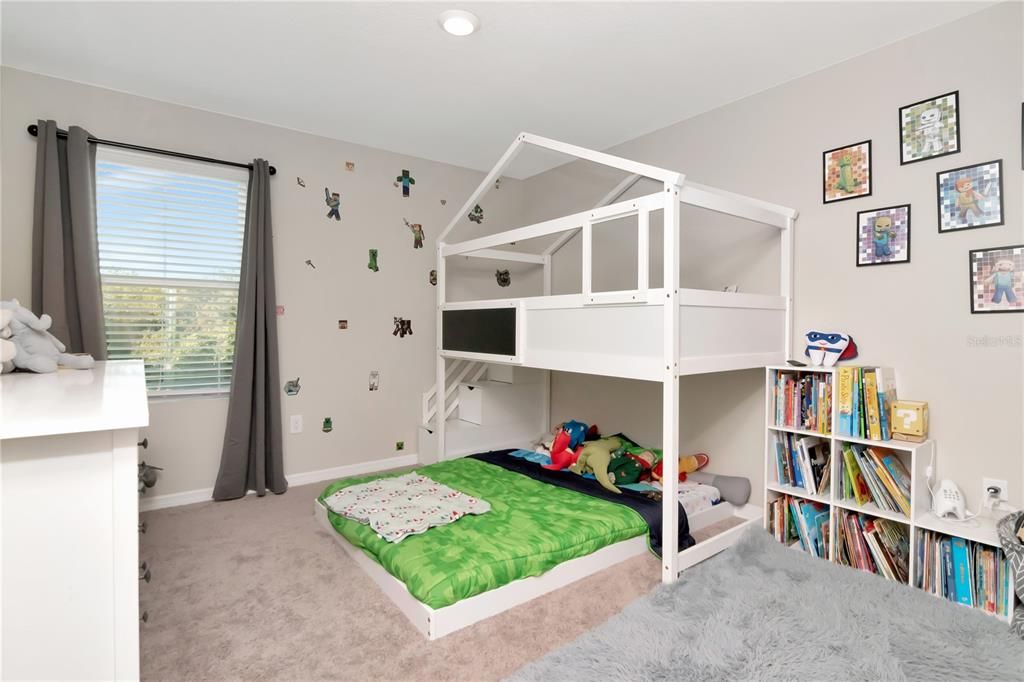 For Sale: $465,000 (5 beds, 3 baths, 2517 Square Feet)