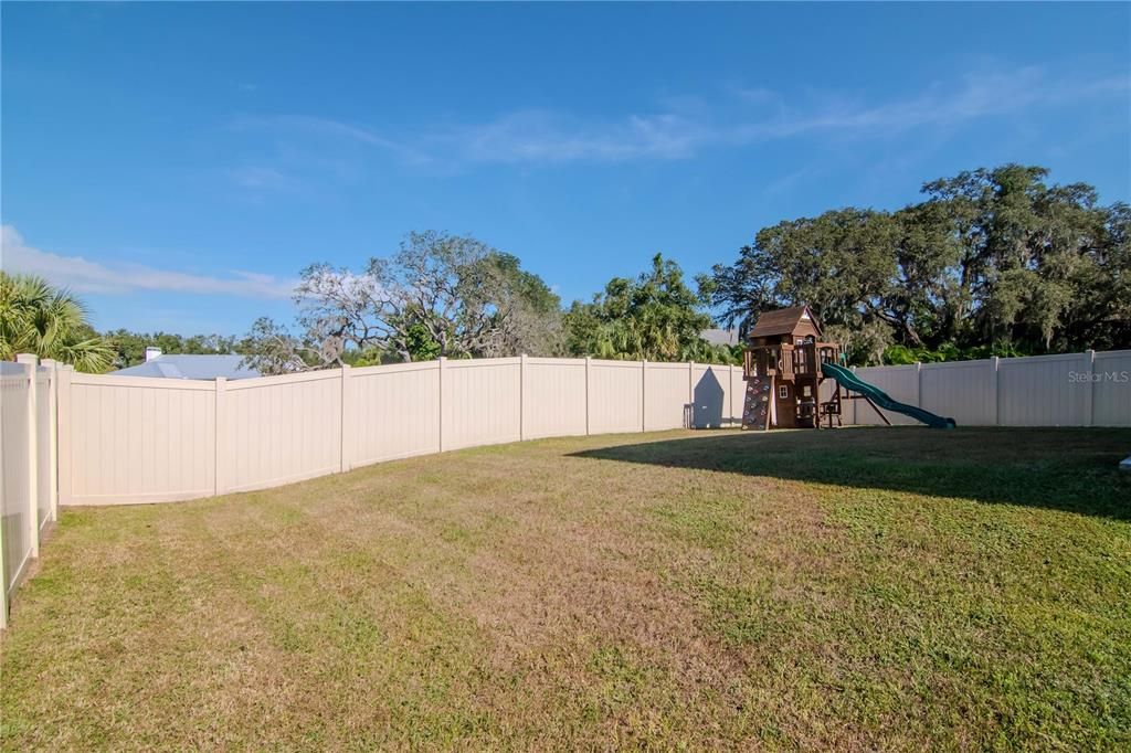 For Sale: $465,000 (5 beds, 3 baths, 2517 Square Feet)