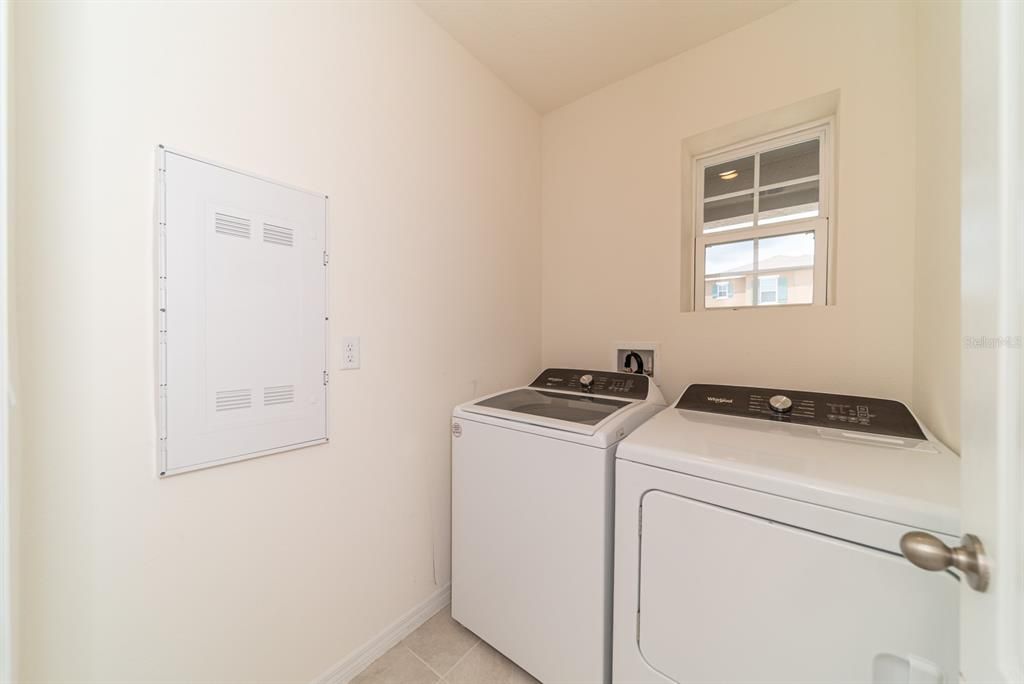 For Sale: $344,997 (3 beds, 2 baths, 1625 Square Feet)