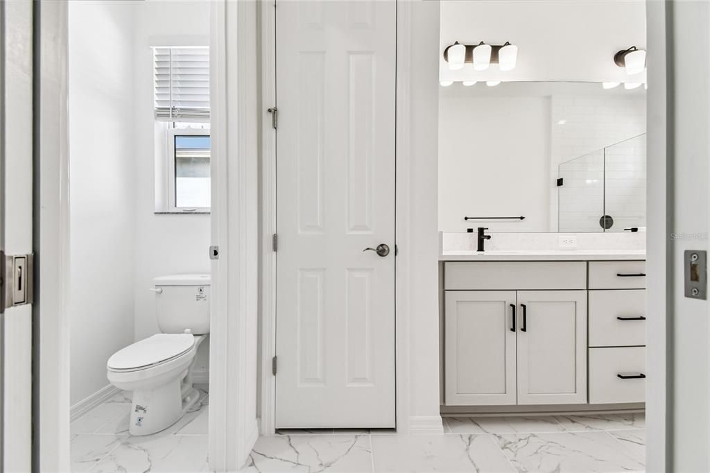 For Sale: $379,999 (2 beds, 2 baths, 1452 Square Feet)