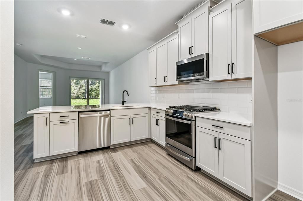 For Sale: $379,999 (2 beds, 2 baths, 1452 Square Feet)