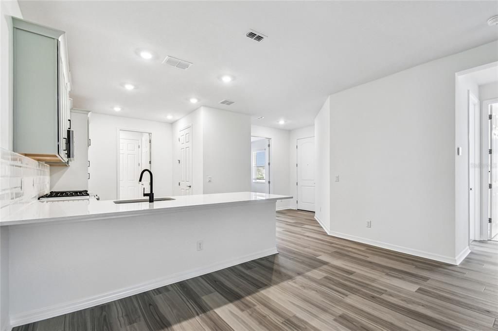 For Sale: $379,999 (2 beds, 2 baths, 1452 Square Feet)