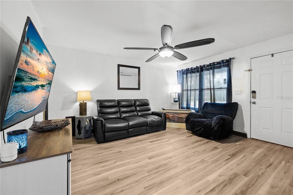 Active With Contract: $189,000 (3 beds, 1 baths, 1025 Square Feet)