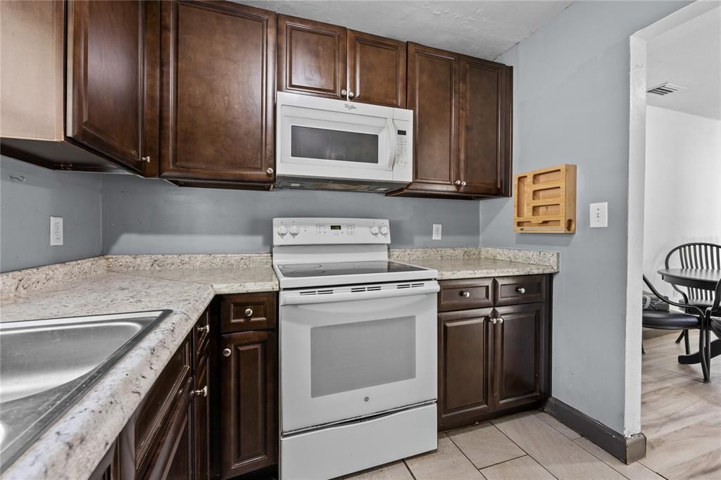 Active With Contract: $189,000 (3 beds, 1 baths, 1025 Square Feet)