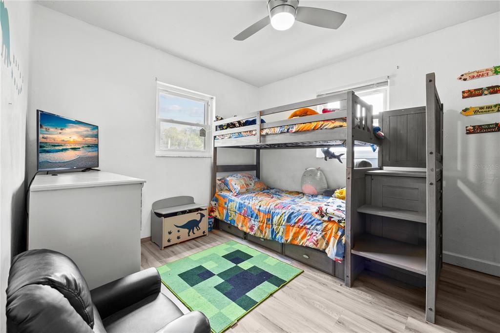 Active With Contract: $189,000 (3 beds, 1 baths, 1025 Square Feet)