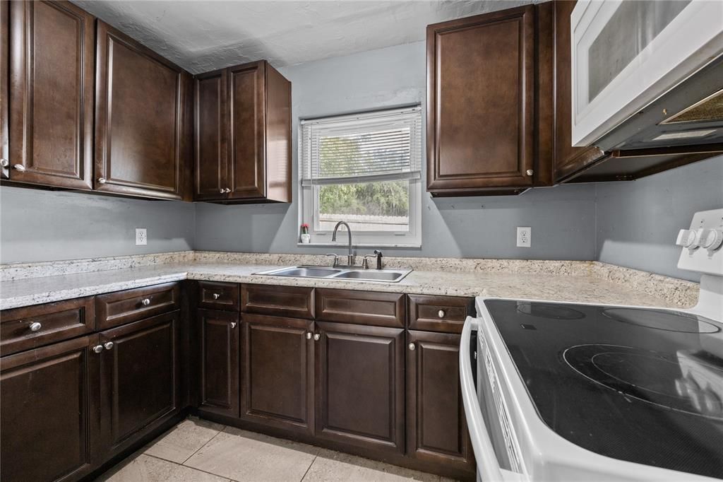 Active With Contract: $189,000 (3 beds, 1 baths, 1025 Square Feet)