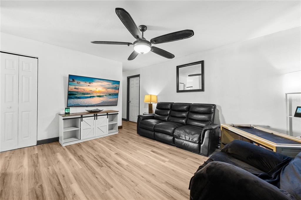 Active With Contract: $189,000 (3 beds, 1 baths, 1025 Square Feet)