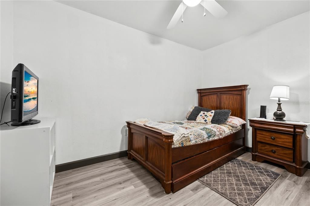 Active With Contract: $189,000 (3 beds, 1 baths, 1025 Square Feet)