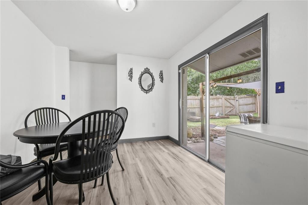 Active With Contract: $189,000 (3 beds, 1 baths, 1025 Square Feet)