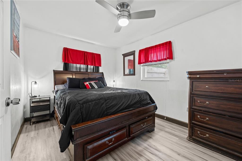 Active With Contract: $189,000 (3 beds, 1 baths, 1025 Square Feet)