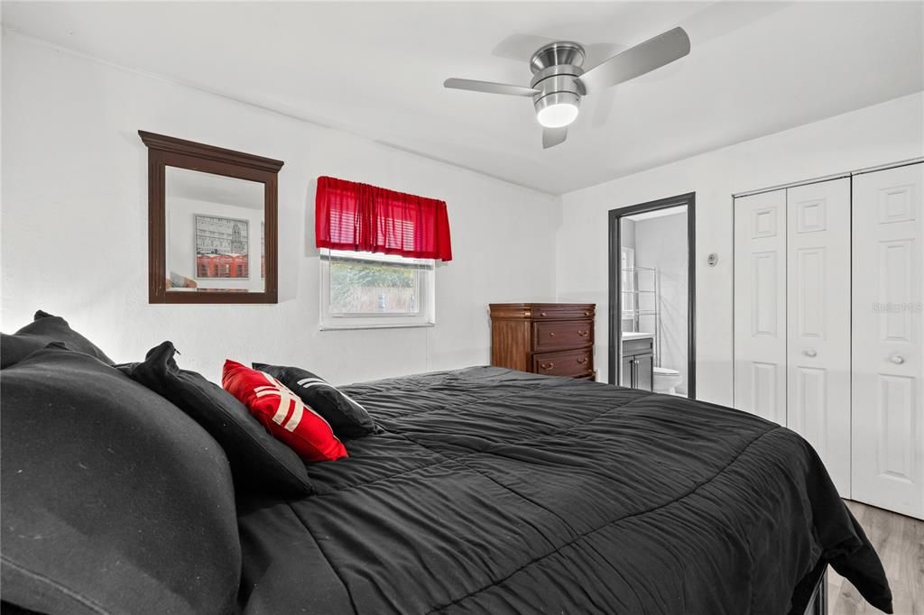 Active With Contract: $189,000 (3 beds, 1 baths, 1025 Square Feet)