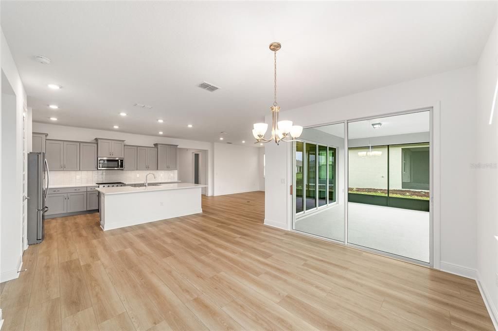 For Sale: $391,000 (2 beds, 2 baths, 2142 Square Feet)